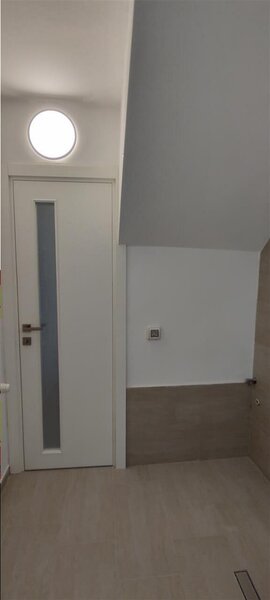 Sos. Iancului, apartament 4 camere, renovat, dispus pe doua etaje.