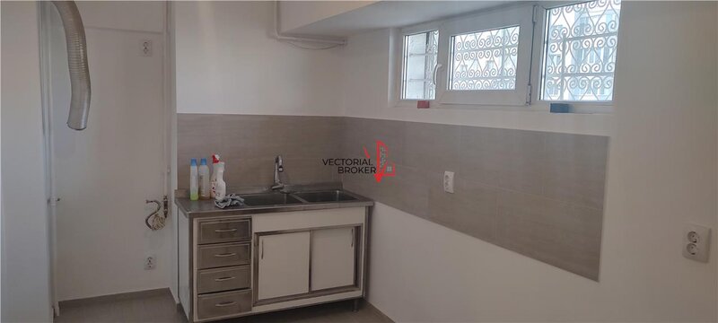 Sos. Iancului, apartament 4 camere, renovat, dispus pe doua etaje.